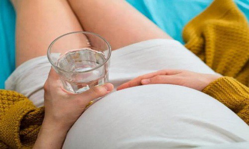 Bà bầu bị tiêu chảy nhiều lần trong 3 tháng đầu ảnh hưởng đến thai nhi?